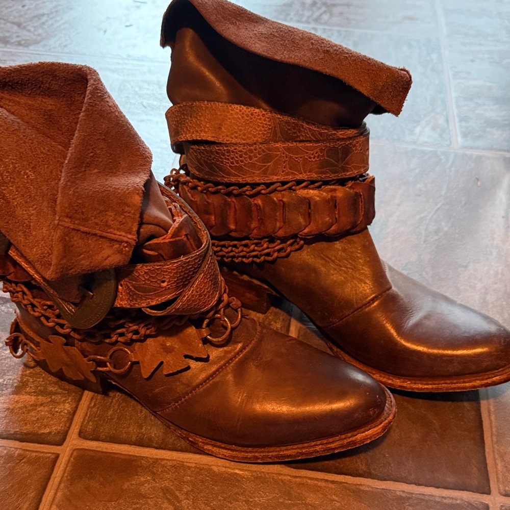 Freebird by Steven Brown Ankle Boots with Chains 6 1/2 NWOT
